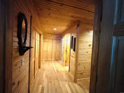 Entry Way - 252 Mitchell Rd, Mountain View, AR 72560 photo 4 of 6