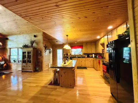 Kitchen - 252 Mitchell Rd, Mountain View, AR 72560 photo 4 of 5