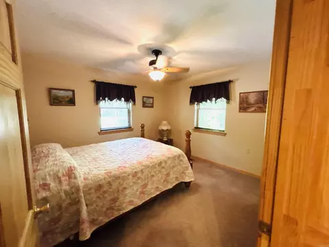 Bedroom - 252 Mitchell Rd, Mountain View, AR 72560 photo 4 of 6