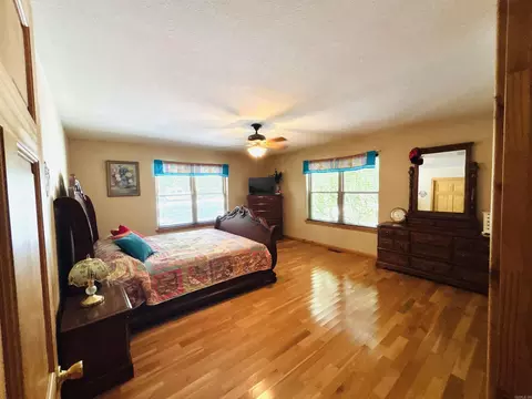 Bedroom - 252 Mitchell Rd, Mountain View, AR 72560 photo 2 of 6