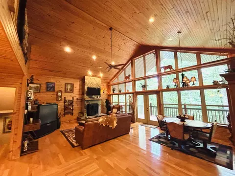 Living - 252 Mitchell Rd, Mountain View, AR 72560 photo 3 of 9