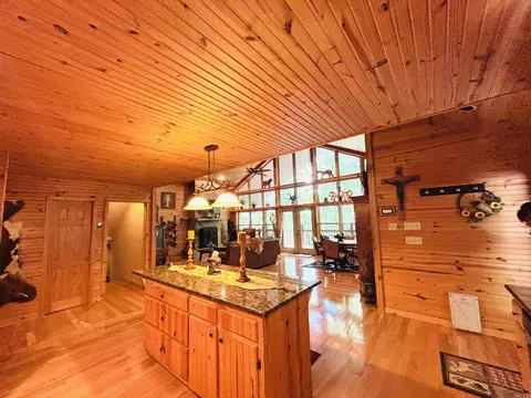 Kitchen - 252 Mitchell Rd, Mountain View, AR 72560 photo 3 of 5