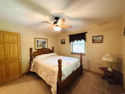 Bedroom - 252 Mitchell Rd, Mountain View, AR 72560 photo 3 of 6