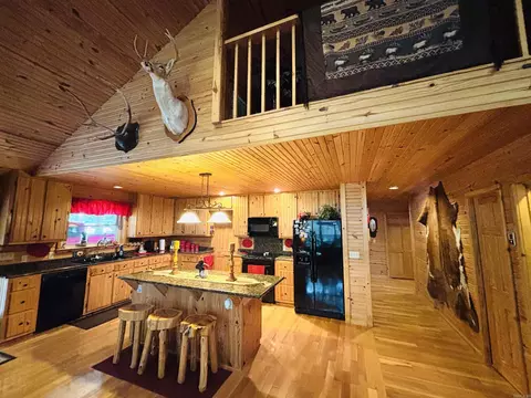 Kitchen - 252 Mitchell Rd, Mountain View, AR 72560 photo 2 of 5