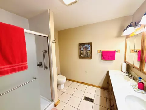 Bath - 252 Mitchell Rd, Mountain View, AR 72560 photo 2 of 5