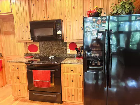 Kitchen - 252 Mitchell Rd, Mountain View, AR 72560 photo 5 of 5