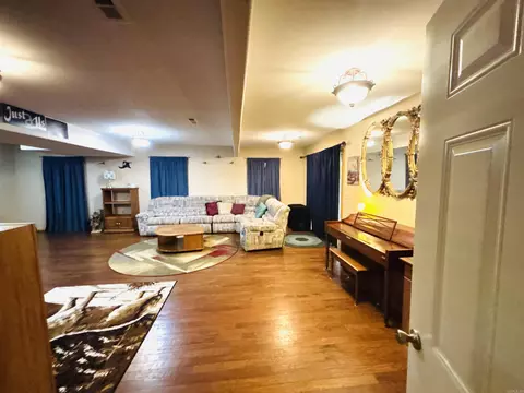 Living - 252 Mitchell Rd, Mountain View, AR 72560 photo 7 of 9