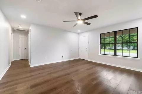Living - 724 2nd Ave, Conway, AR 72032 photo 3 of 4