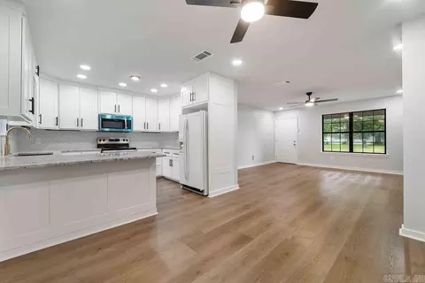 Living - 724 2nd Ave, Conway, AR 72032 photo 1 of 4