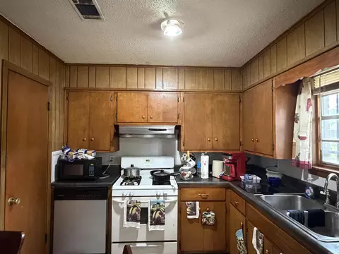 Kitchen - 5307 Leawood, Pine Bluff, AR 71603 photo 2 of 2