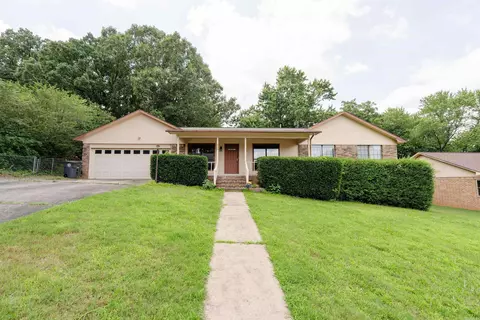 215 Navajo Dr, Searcy, AR 72143