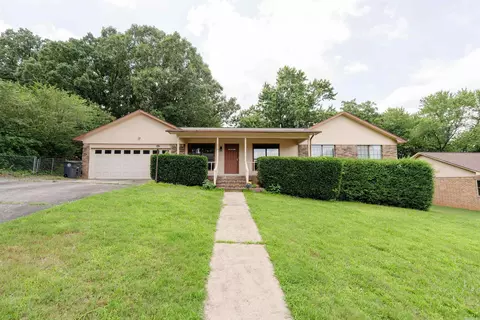 215 Navajo Dr, Searcy, AR 72143