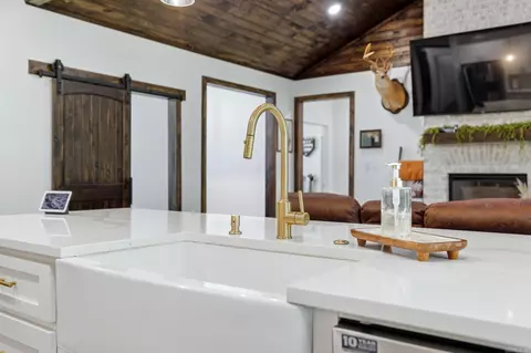 Kitchen - 139 Hayden Dr, Beebe, AR 72012 photo 5 of 6