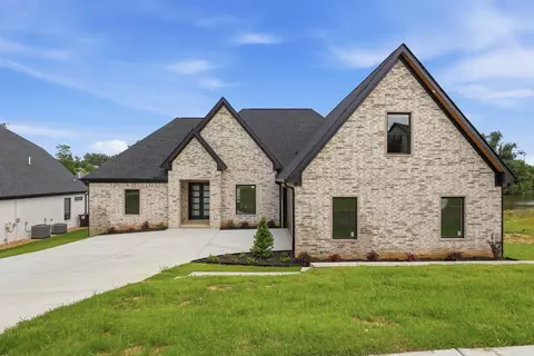 7648 S Shoreline Blvd, Benton, AR 72019