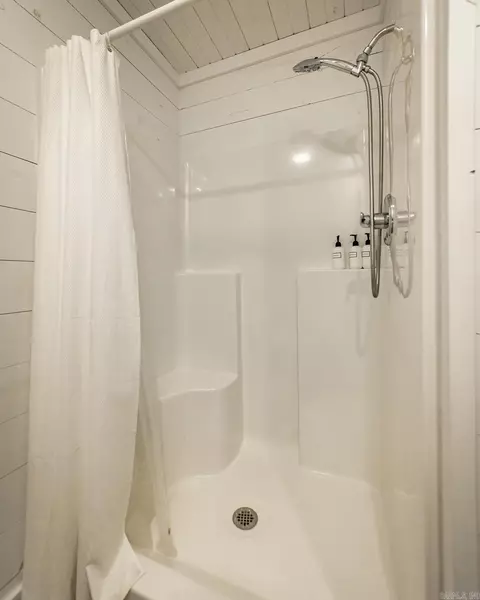 Bath - 950 Sunny Slope Rd, Edgemont, AR 72044 photo 2 of 2