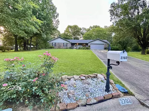 2702 Woodvale Ln, Benton, AR 72015