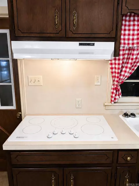 Kitchen - 206 Crouch St, Benton, AR 72019 photo 2 of 4