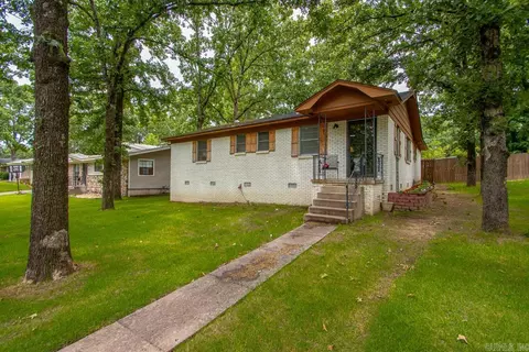 8909 Holiday Dr, Sherwood, AR 72120