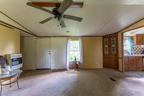 Living - 538 Pleasant Run Rd, Mammoth Spring, AR 72554 photo 2 of 2