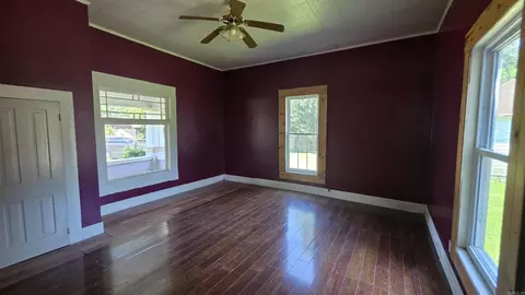 Living - 811 Wallace, De Queen, AR 71832 photo 2 of 2