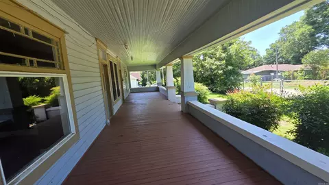 Exterior - 811 Wallace, De Queen, AR 71832 photo 2 of 4