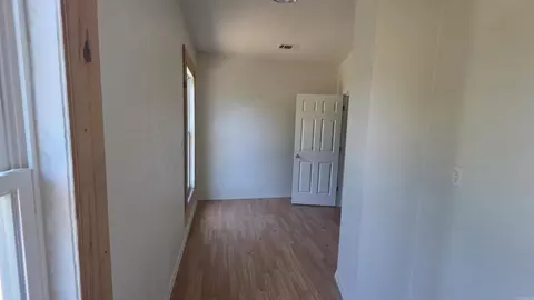 Entry Way - 811 Wallace, De Queen, AR 71832 photo 4 of 4