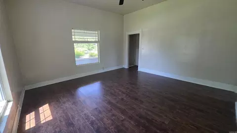 Living - 811 Wallace, De Queen, AR 71832 photo 1 of 2