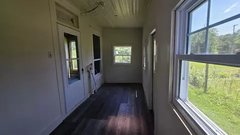 Entry Way - 811 Wallace, De Queen, AR 71832 photo 2 of 4
