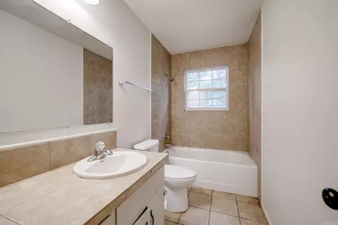 Bath - 6823 Foxfire Dr, Benton, AR 72019 photo 2 of 2
