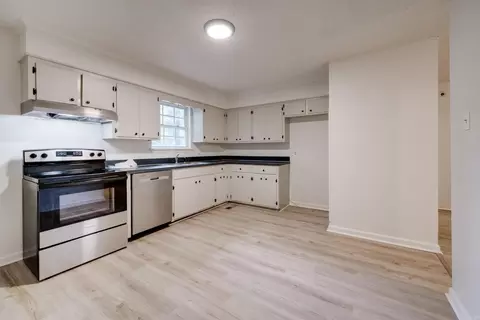 Kitchen - 6823 Foxfire Dr, Benton, AR 72019 photo 1 of 3