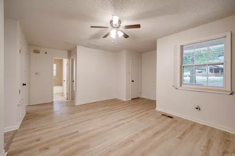 Living - 6823 Foxfire Dr, Benton, AR 72019 photo 4 of 7