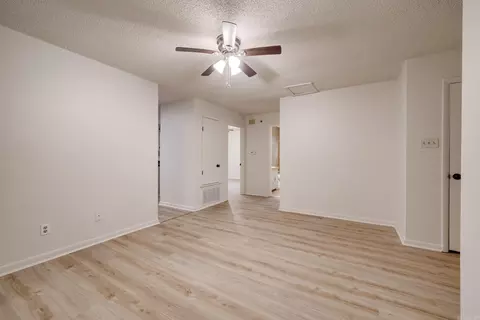 Living - 6823 Foxfire Dr, Benton, AR 72019 photo 3 of 7