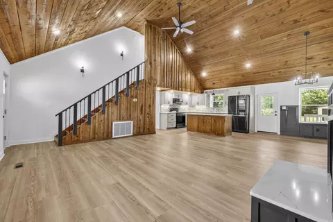 Entry Way - 264 Smith Rd, Searcy, AR 72143 photo 1 of 1