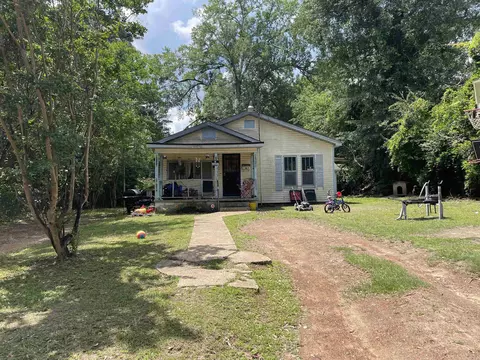 333 Fairview Rd, Camden, AR 71701