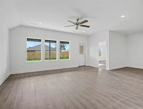Living - 506 Cherry St, Beebe, AR 72012 photo 6 of 6