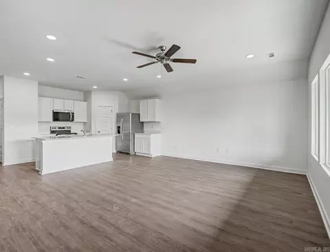 Living - 506 Cherry St, Beebe, AR 72012 photo 4 of 6
