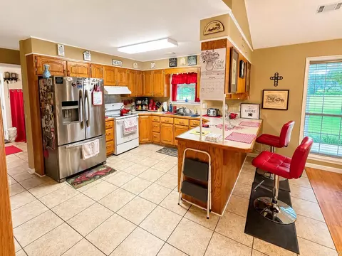 Kitchen - 1008 Quitman Rd, Quitman, AR 72131 photo 1 of 2