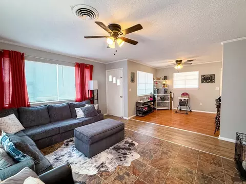 Living - 481 Poplar St, Clinton, AR 72031 photo 2 of 2