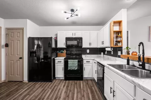 Kitchen - 31 Summer Wind Rd, Conway, AR 72032 photo 1 of 3