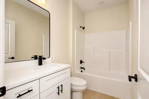 Bath - 357 Regal Oaks, White Hall, AR 71602 photo 4 of 4