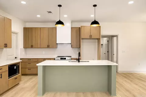 Kitchen - 357 Regal Oaks, White Hall, AR 71602 photo 4 of 4