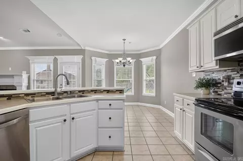Kitchen - 13601 Dynasty Dr, Alexander, AR 72002 photo 2 of 3