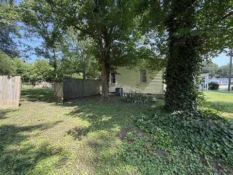 Exterior - 852 Circle Dr, Piggott, AR 72454 photo 4 of 8