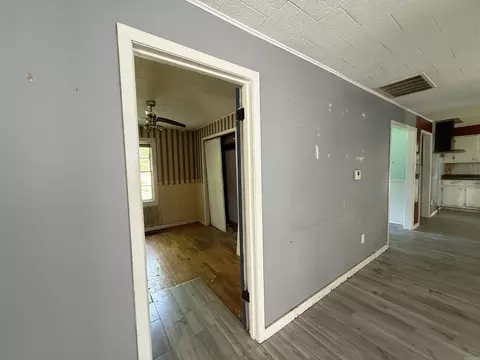 Entry Way - 852 Circle Dr, Piggott, AR 72454 photo 3 of 7