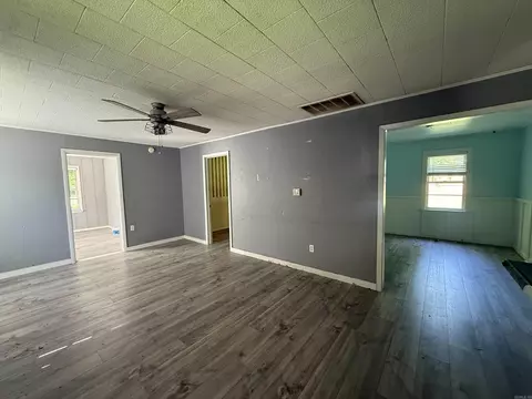 Living - 852 Circle Dr, Piggott, AR 72454 photo 2 of 4