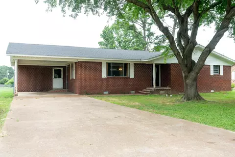 904 W College, Beebe, AR 72012