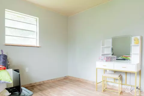 Bedroom - 904 W College, Beebe, AR 72012 photo 5 of 7