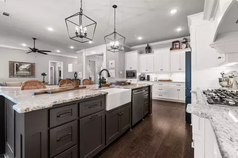Kitchen - 1510 Winterbrook Dr, Conway, AR 72034 photo 5 of 7
