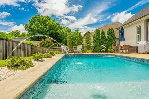 Exterior - 1510 Winterbrook Dr, Conway, AR 72034 photo 7 of 12