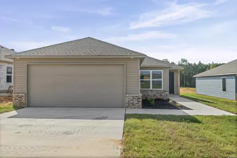 8041 Chesapeake Trl, Bauxite, AR 72011